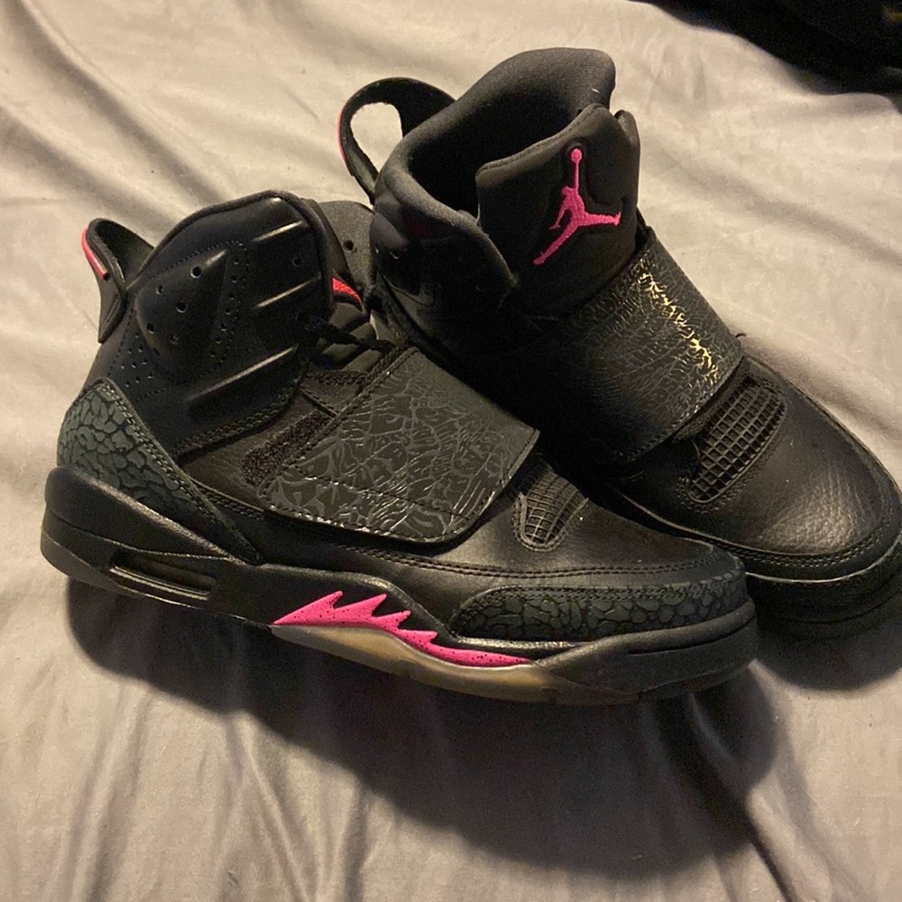Shoes - Picture 2 of 5